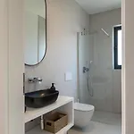 Modern Casetta Molindrio With Pool In