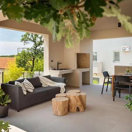 Modern Casetta Molindrio With Pool In بوريتش