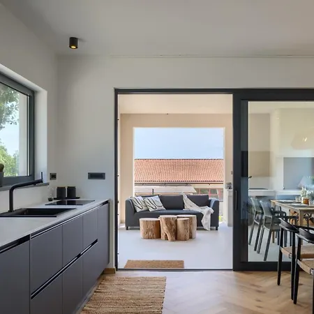 Modern Casetta Molindrio With Pool In 포레치