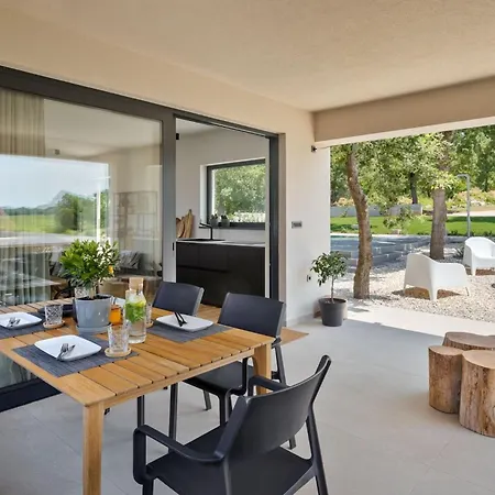 Modern Casetta Molindrio With Pool In 波雷奇