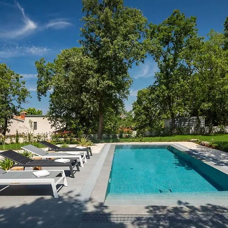 Modern Casetta Molindrio With Pool In *