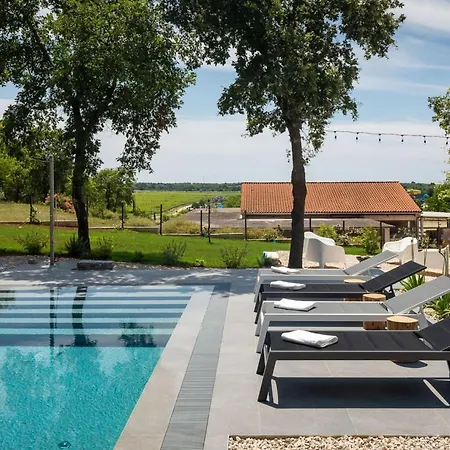 Modern Casetta Molindrio With Pool In 别墅 *