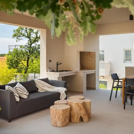 Modern Casetta Molindrio With Pool In 别墅