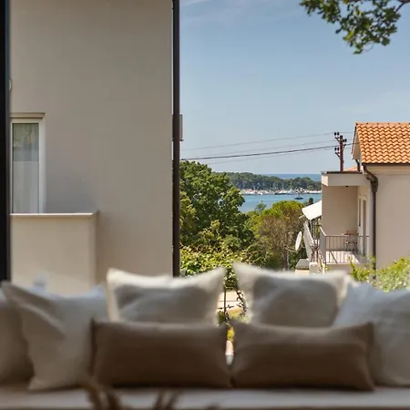 Modern Casetta Molindrio With Pool In Вілла Пореч