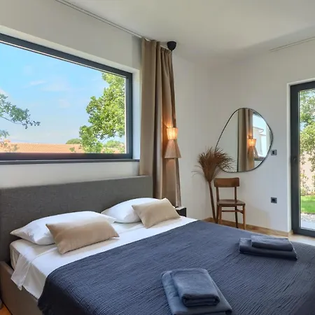Modern Casetta Molindrio With Pool In