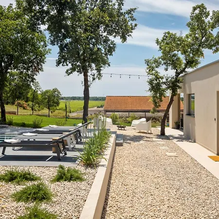 Modern Casetta Molindrio With Pool In Villa Poreč