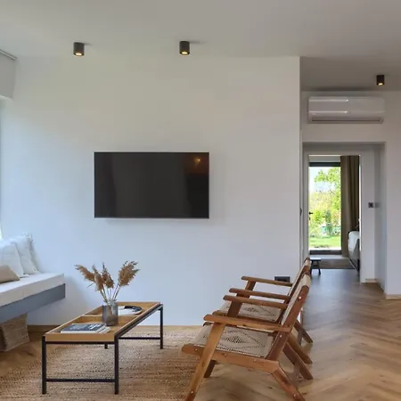 Modern Casetta Molindrio With Pool In Βίλα