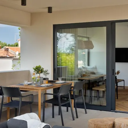 Modern Casetta Molindrio With Pool In 波雷奇