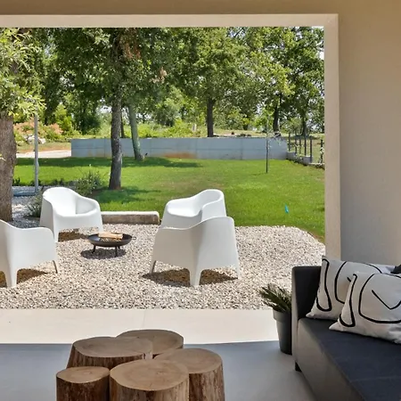 Modern Casetta Molindrio With Pool In