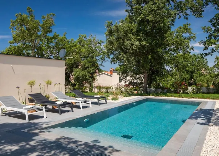 Villa Modern Casetta Molindrio With Pool In Poreč