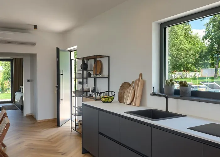 Modern Casetta Molindrio With Pool In * Пореч