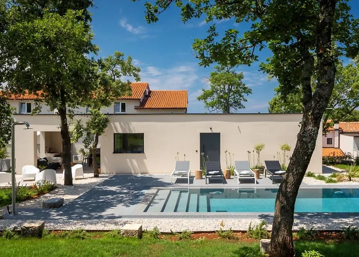 Modern Casetta Molindrio With Pool In Πόρετς