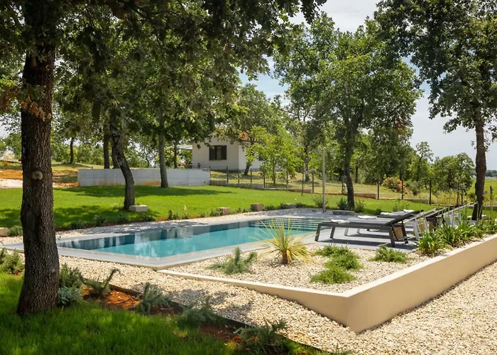 Modern Casetta Molindrio With Pool In