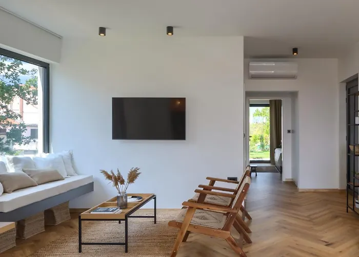 Modern Casetta Molindrio With Pool In 别墅