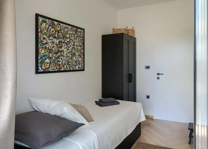 Βίλα Modern Casetta Molindrio With Pool In Πόρετς