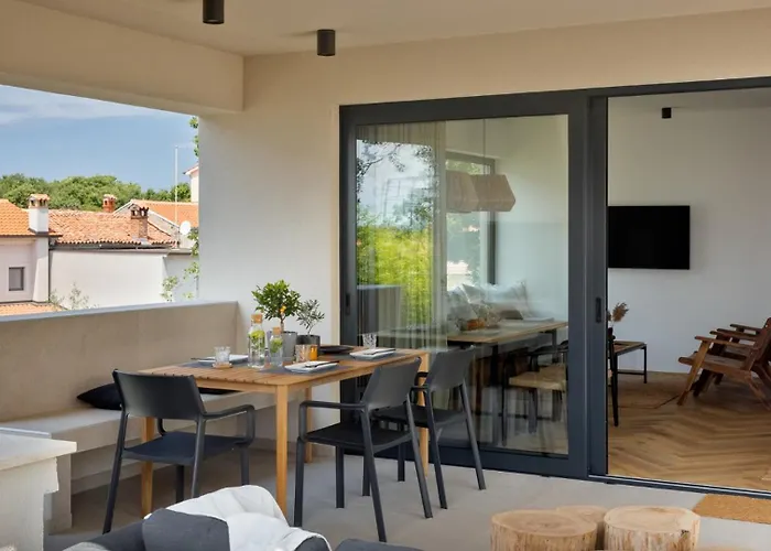 Modern Casetta Molindrio With Pool In Пореч