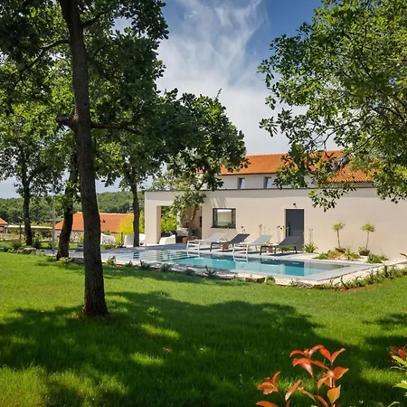 فيلة Modern Casetta Molindrio With Pool In بوريتش