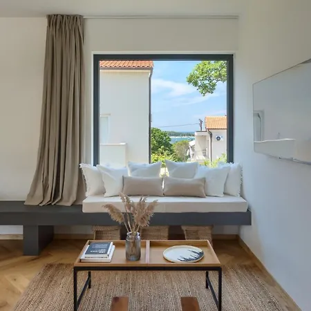 Modern Casetta Molindrio With Pool In Villa Porec